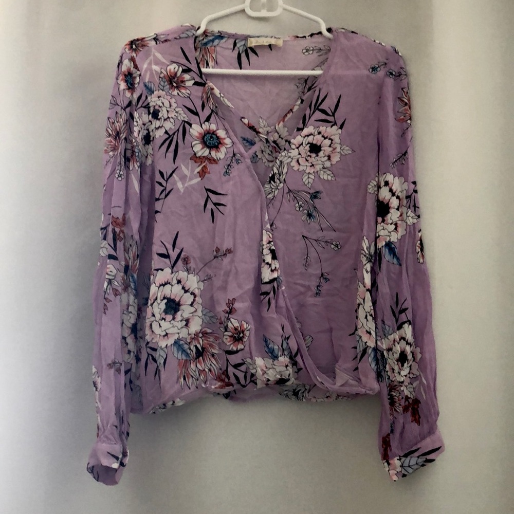 Altar’s state floral long sleeve
